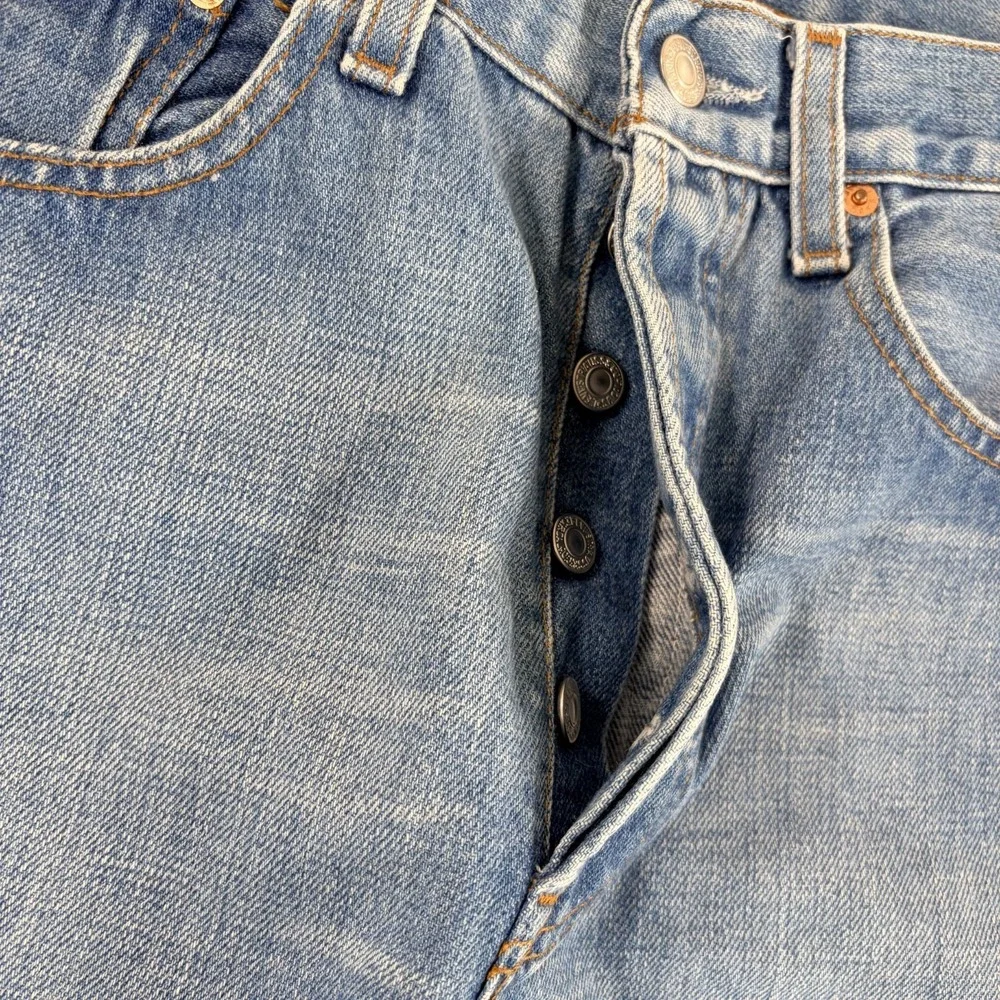 Vintage Levis 501 Jeans Men 30x33 (Tag 31x34) Blue Denim Button Fly Made Hungary